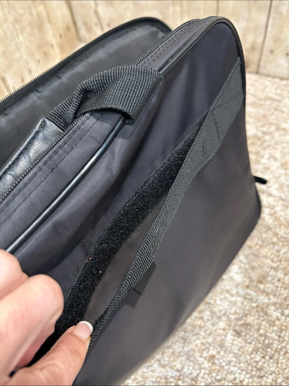 Targus Black Men's Laptop Bag with Shoulder Strap/ Carry On